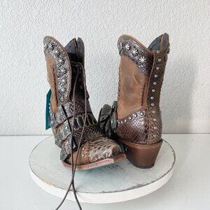 Lane SHOWDOWN Womens Cowboy Boots 7.5 Brown Short Western Cowgirl Lace-up Bootie